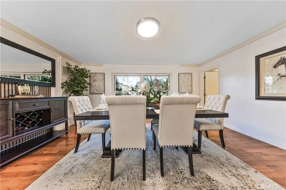 900 Gainsborough Dr, Pasadena, CA 91107