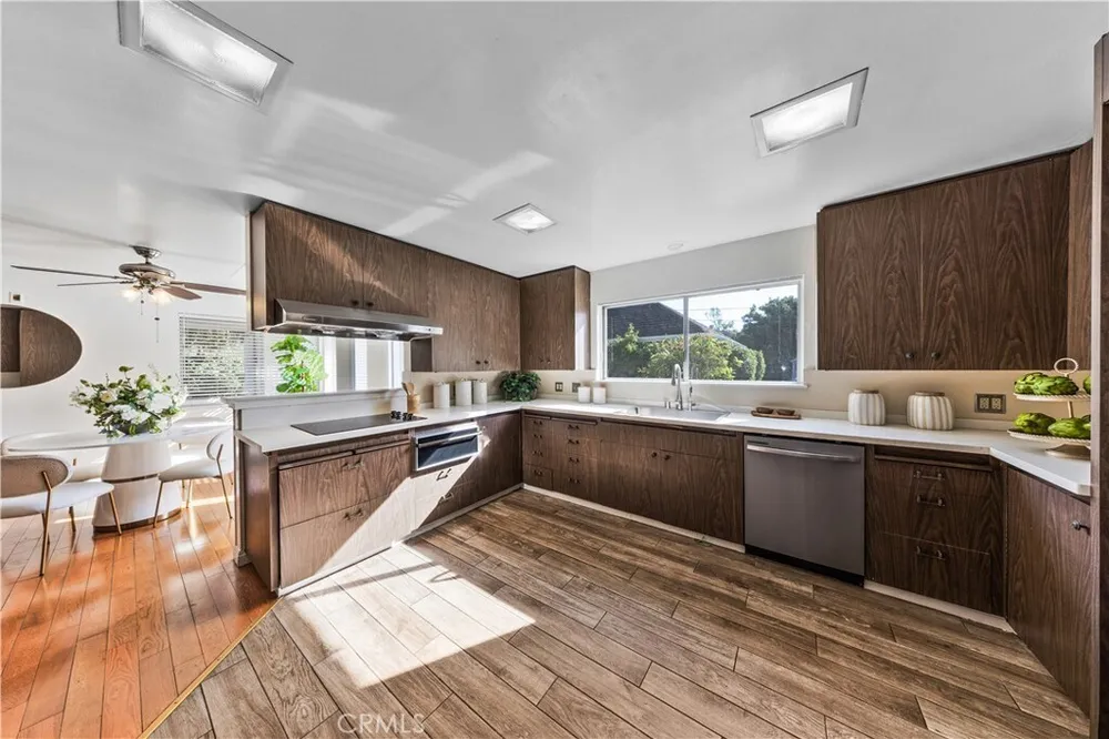 900 Gainsborough Dr, Pasadena, CA 91107