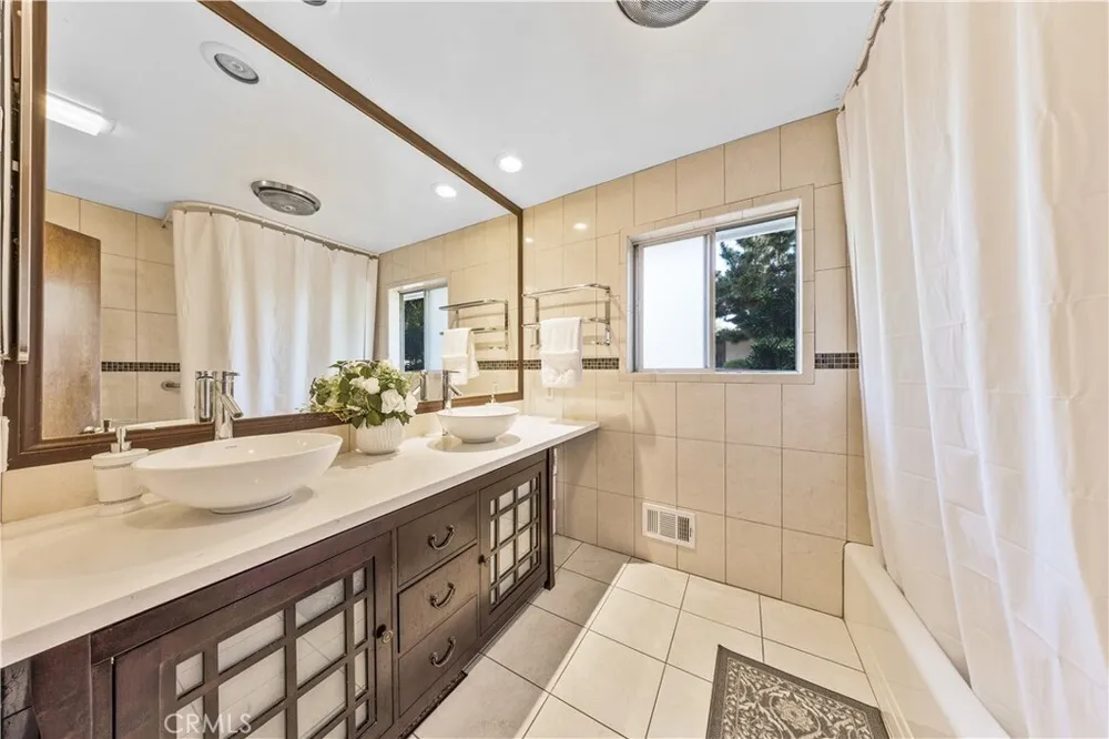 900 Gainsborough Dr, Pasadena, CA 91107