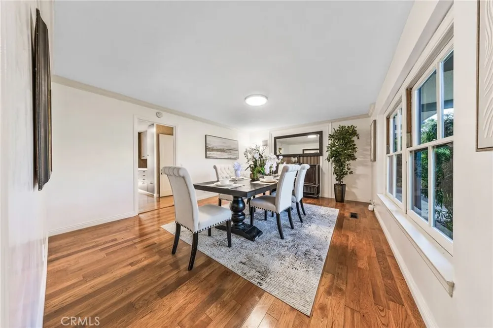 900 Gainsborough Dr, Pasadena, CA 91107
