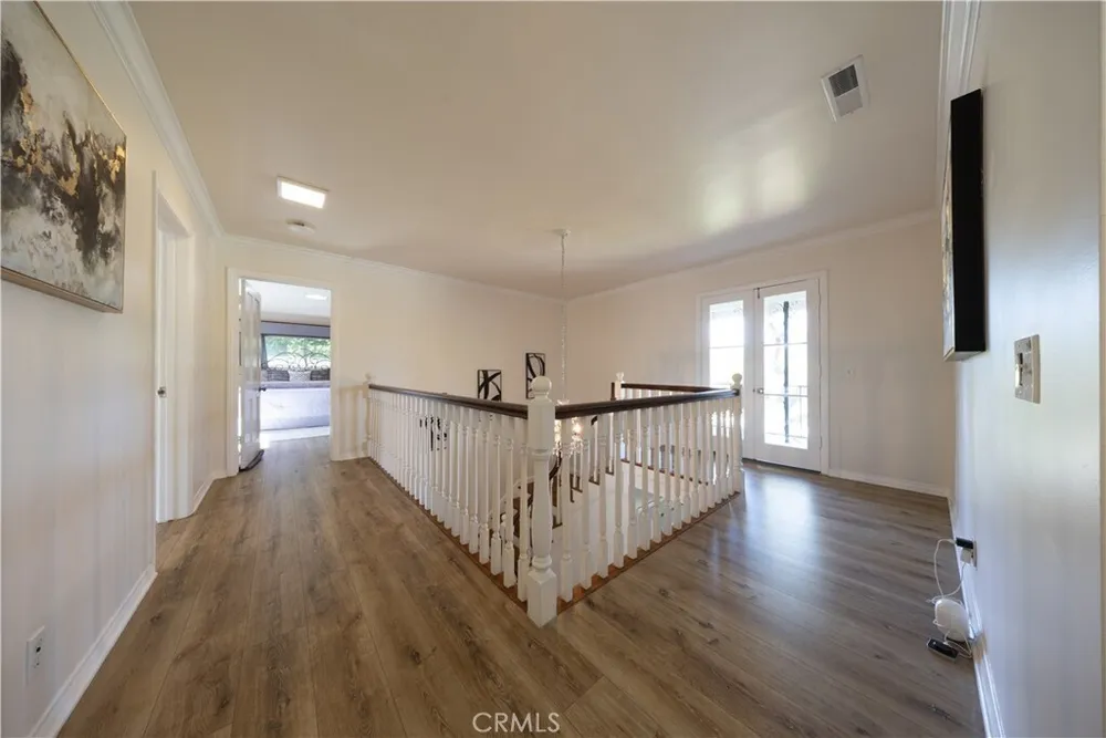 900 Gainsborough Dr, Pasadena, CA 91107