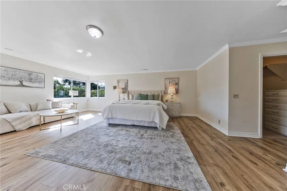 900 Gainsborough Dr, Pasadena, CA 91107