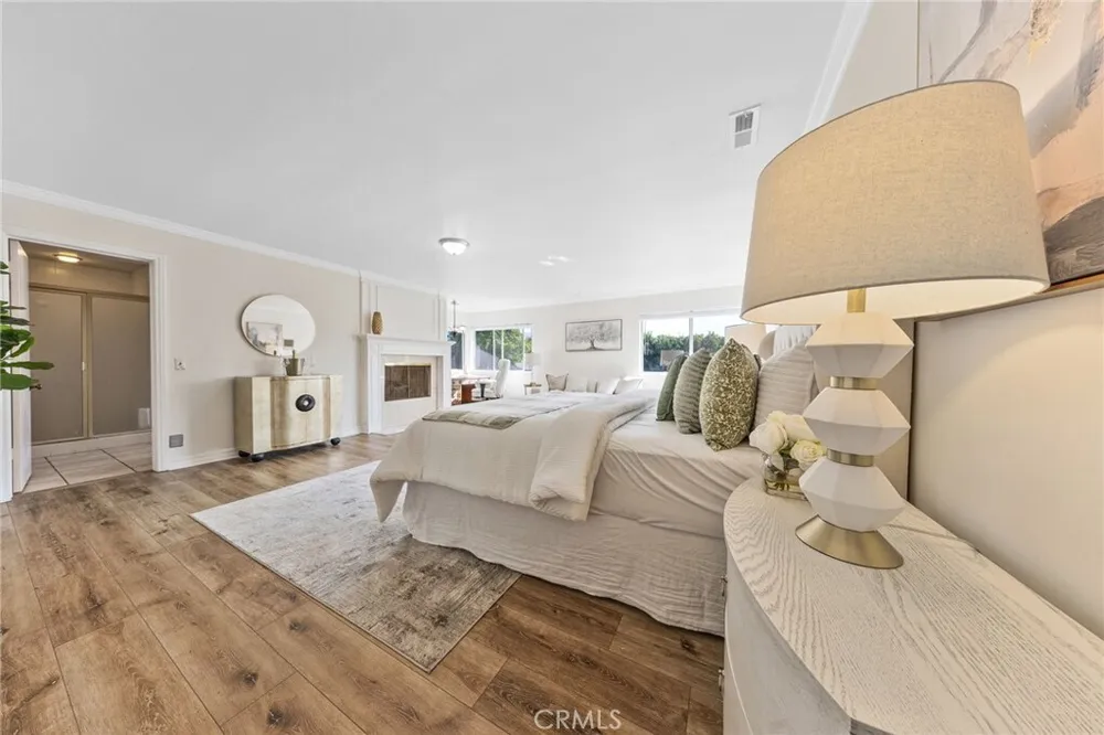 900 Gainsborough Dr, Pasadena, CA 91107