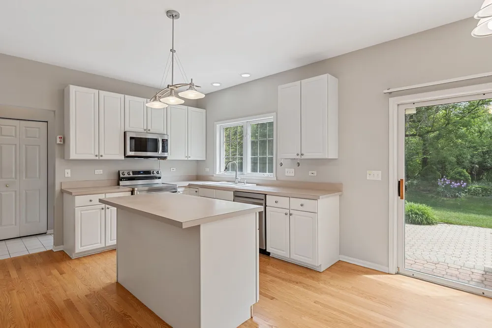 1311 Callen Ln, Des Plaines, IL 60016