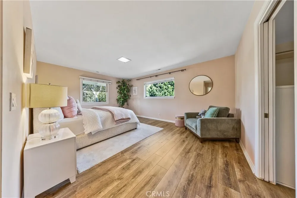 900 Gainsborough Dr, Pasadena, CA 91107