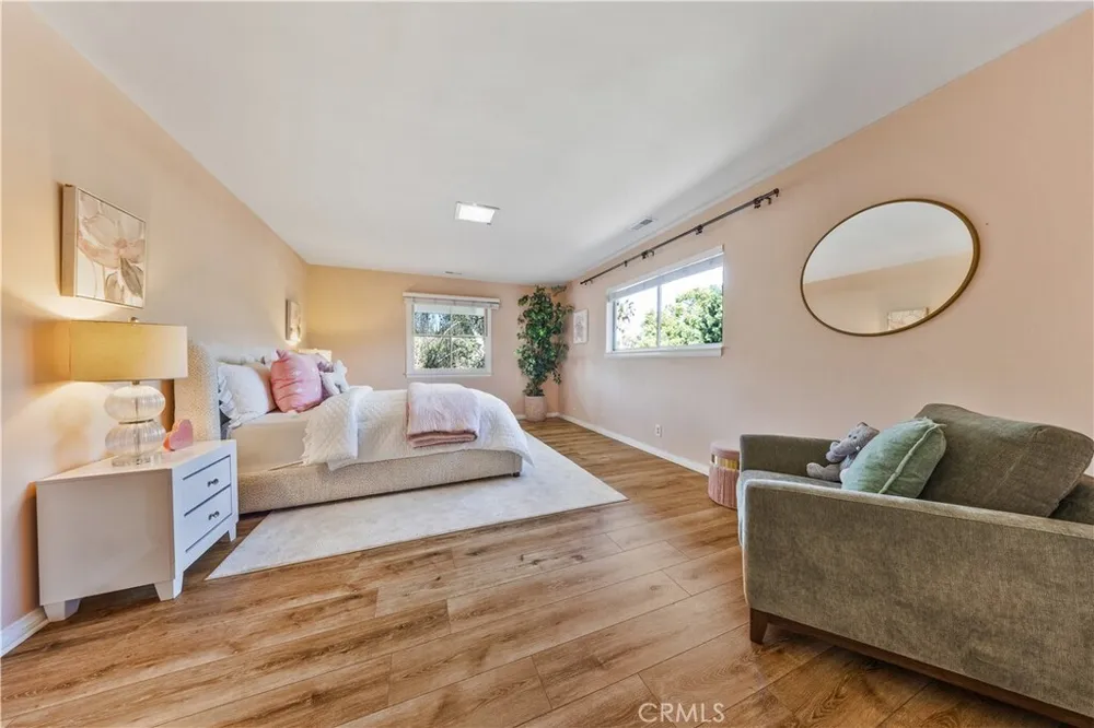900 Gainsborough Dr, Pasadena, CA 91107