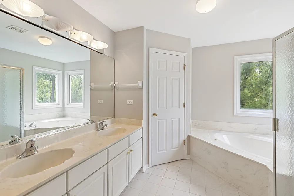 1311 Callen Ln, Des Plaines, IL 60016