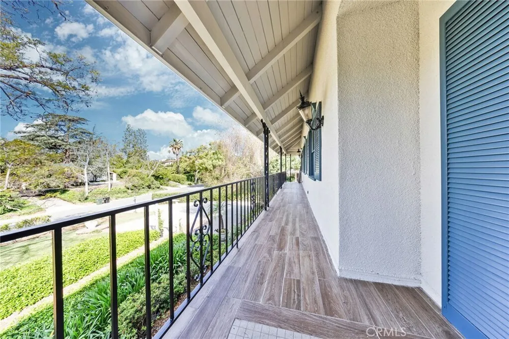900 Gainsborough Dr, Pasadena, CA 91107