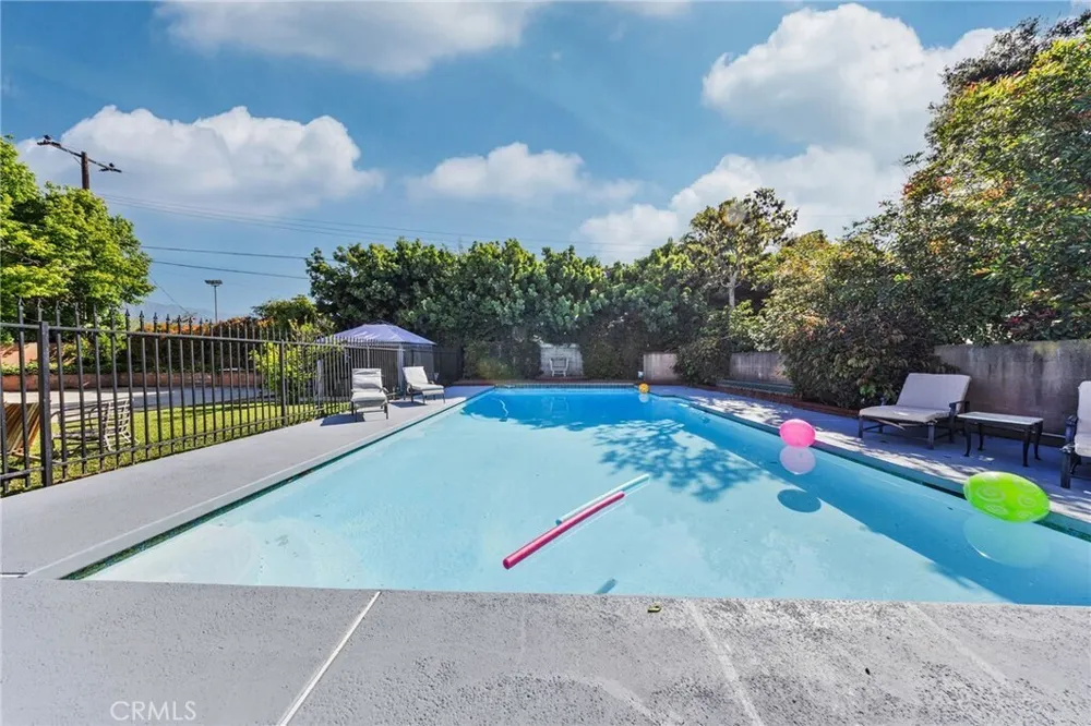 900 Gainsborough Dr, Pasadena, CA 91107