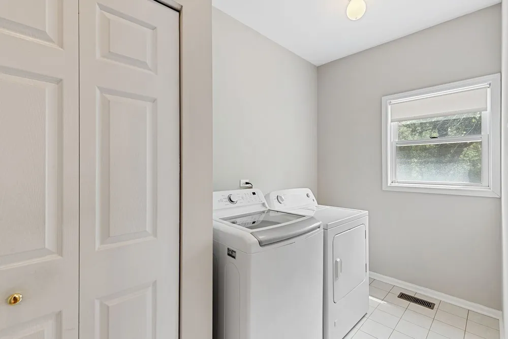 1311 Callen Ln, Des Plaines, IL 60016