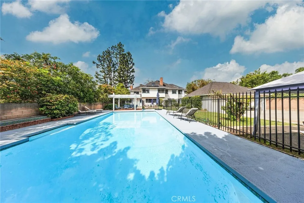 900 Gainsborough Dr, Pasadena, CA 91107
