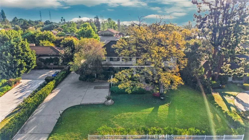 900 Gainsborough Dr, Pasadena, CA 91107