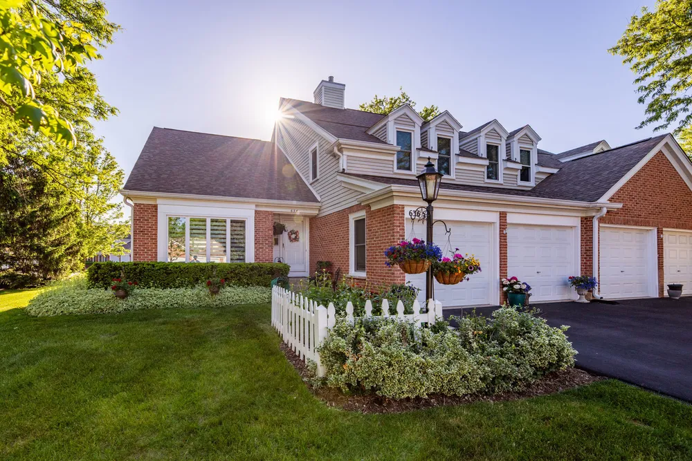 636 Stirling Ln, Prospect Heights, IL 60070