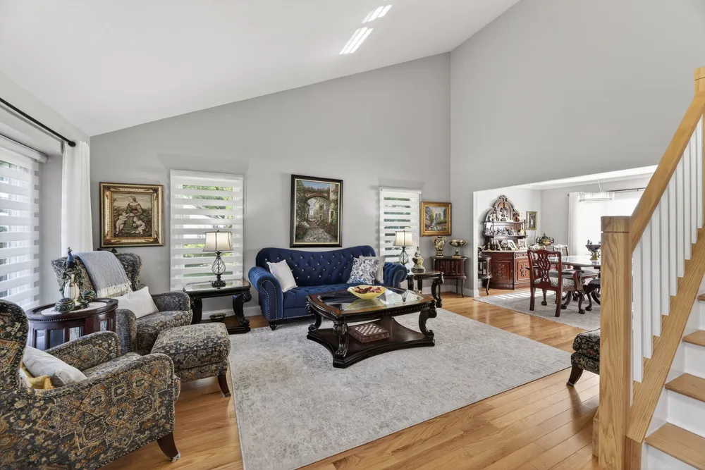 636 Stirling Ln, Prospect Heights, IL 60070