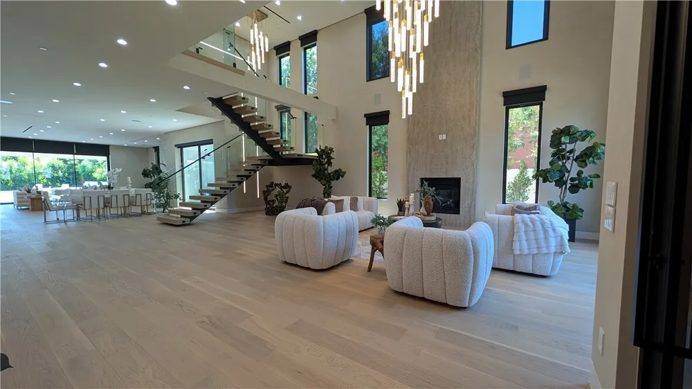 4528 Matilija Ave, Sherman Oaks, CA 91423