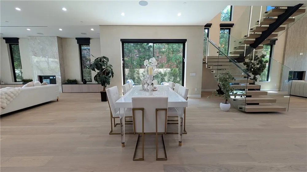 4528 Matilija Ave, Sherman Oaks, CA 91423