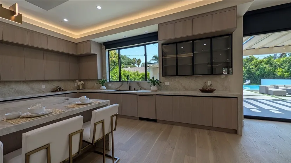 4528 Matilija Ave, Sherman Oaks, CA 91423