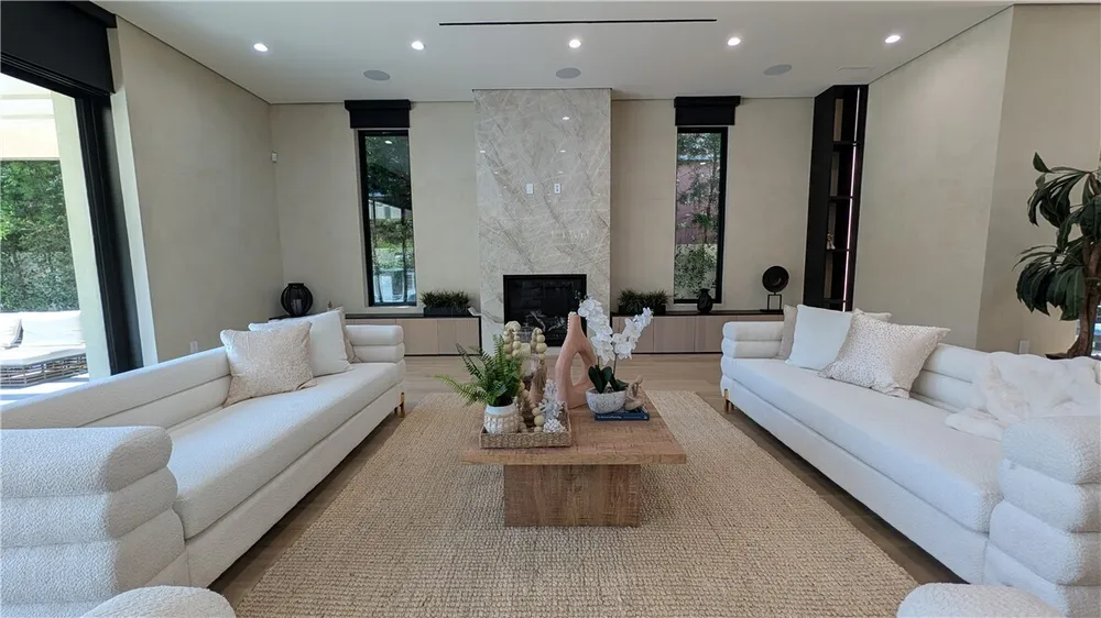 4528 Matilija Ave, Sherman Oaks, CA 91423