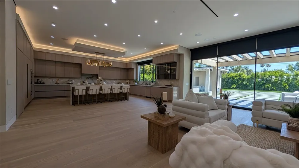 4528 Matilija Ave, Sherman Oaks, CA 91423