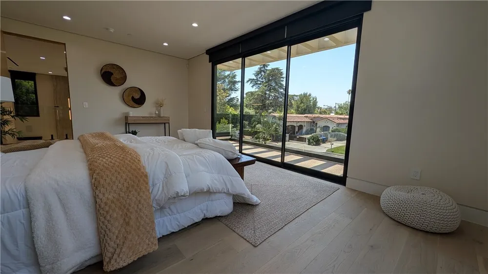 4528 Matilija Ave, Sherman Oaks, CA 91423