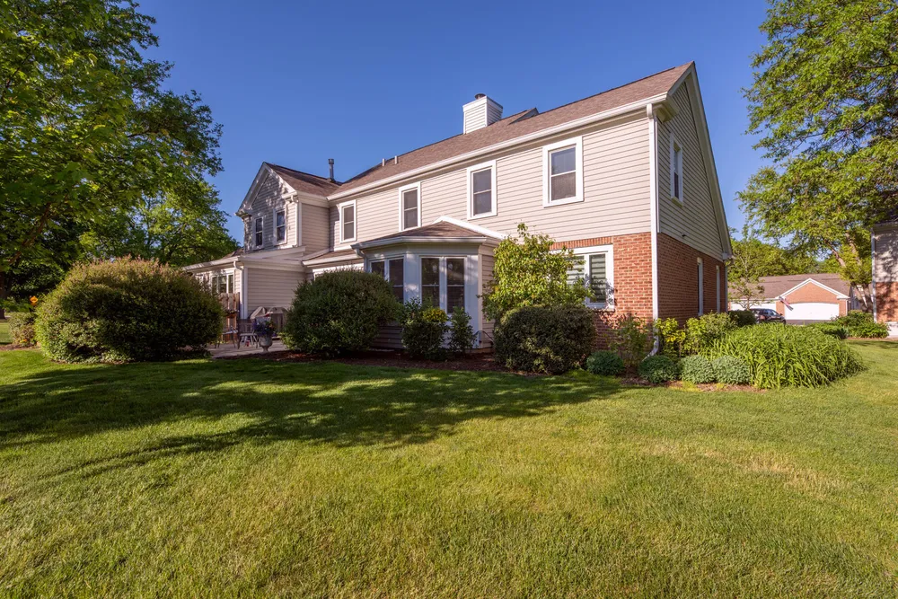 636 Stirling Ln, Prospect Heights, IL 60070