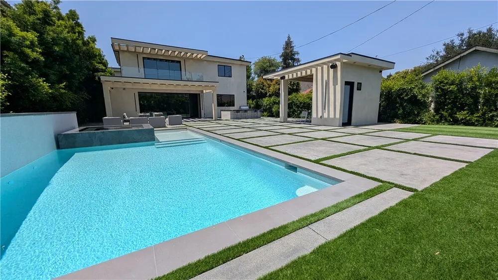 4528 Matilija Ave, Sherman Oaks, CA 91423