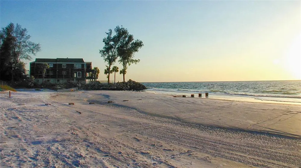113 Whispering Sands Dr, Sarasota, FL 34242