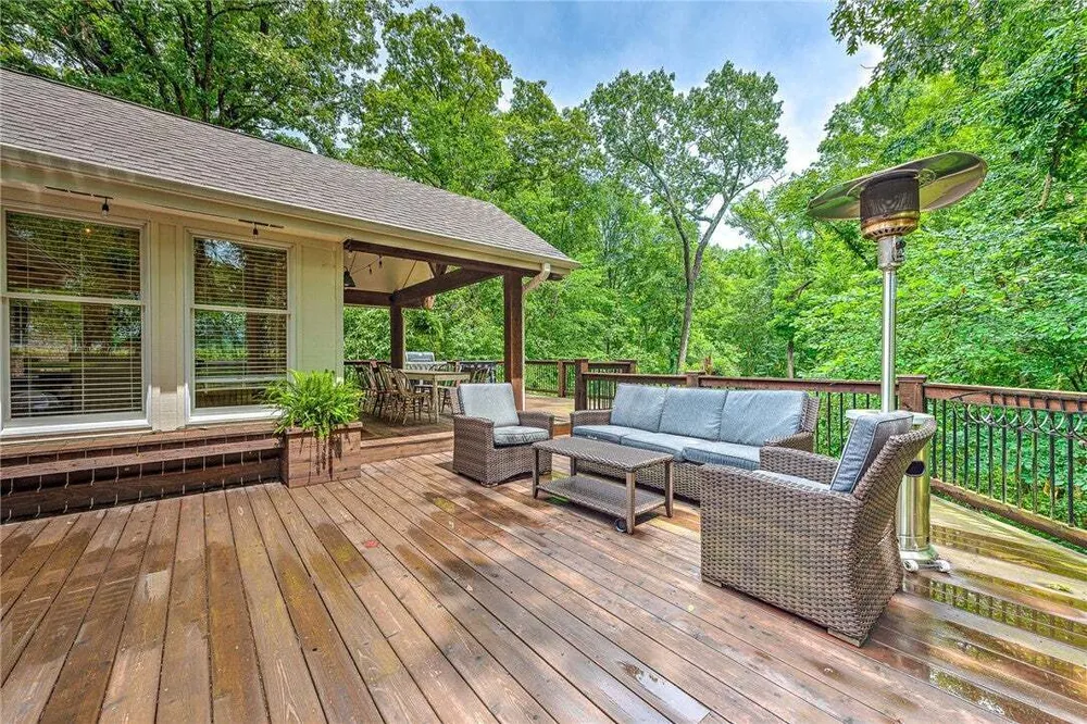 200 Kayla Dr, Rogers, AR 72756