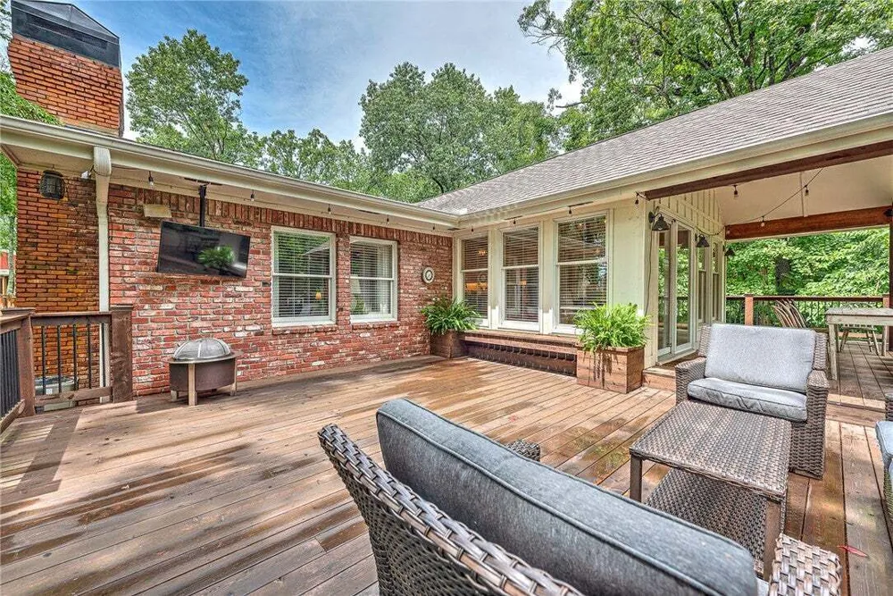 200 Kayla Dr, Rogers, AR 72756