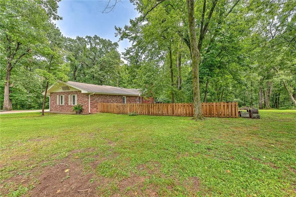 200 Kayla Dr, Rogers, AR 72756