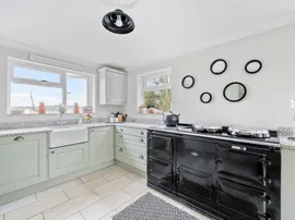 Coneybury, Bletchingley, Redhill thumb 3