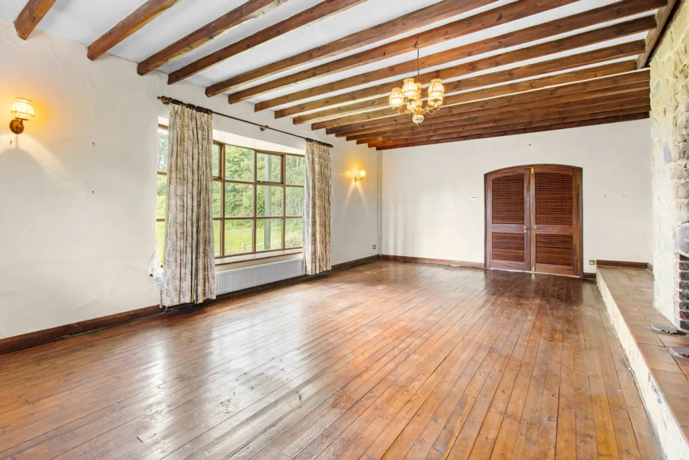 Property carousel item 4