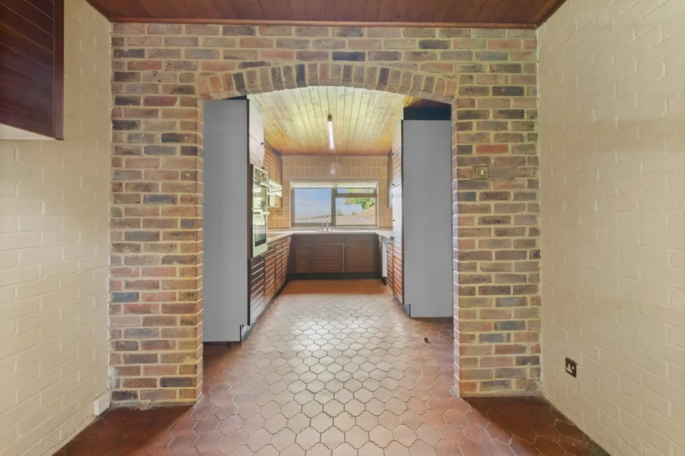 Property carousel item 9