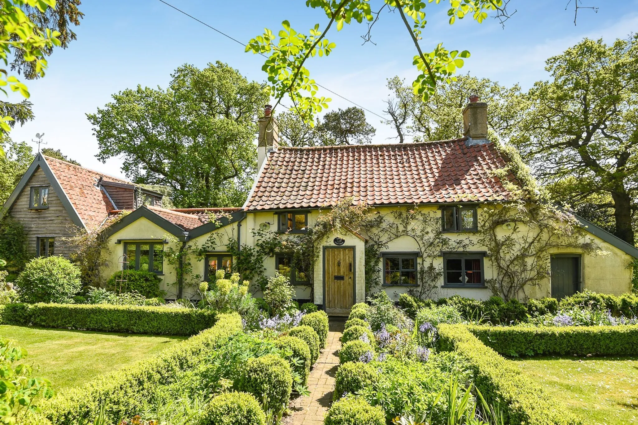Charming Cottage In Whinburgh