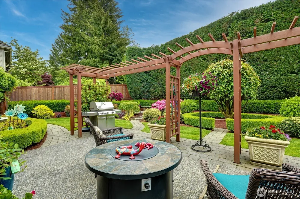 22519 SE 46th Pl, Sammamish, WA 98075