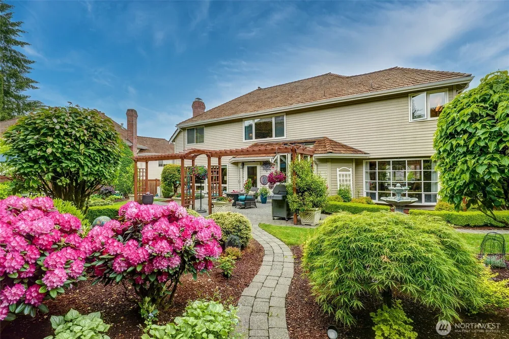 22519 SE 46th Pl, Sammamish, WA 98075