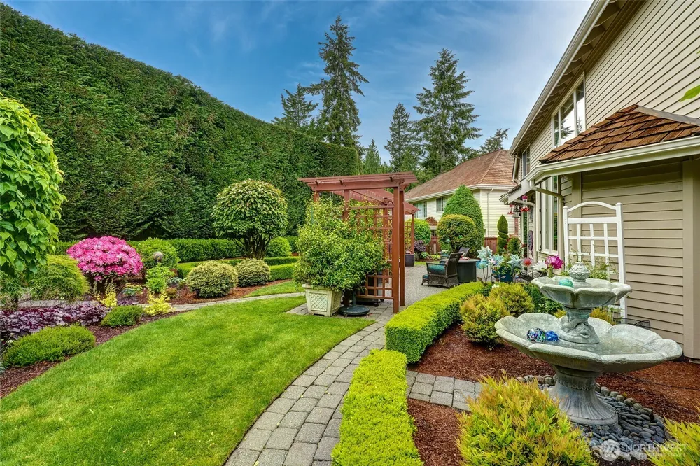 22519 SE 46th Pl, Sammamish, WA 98075