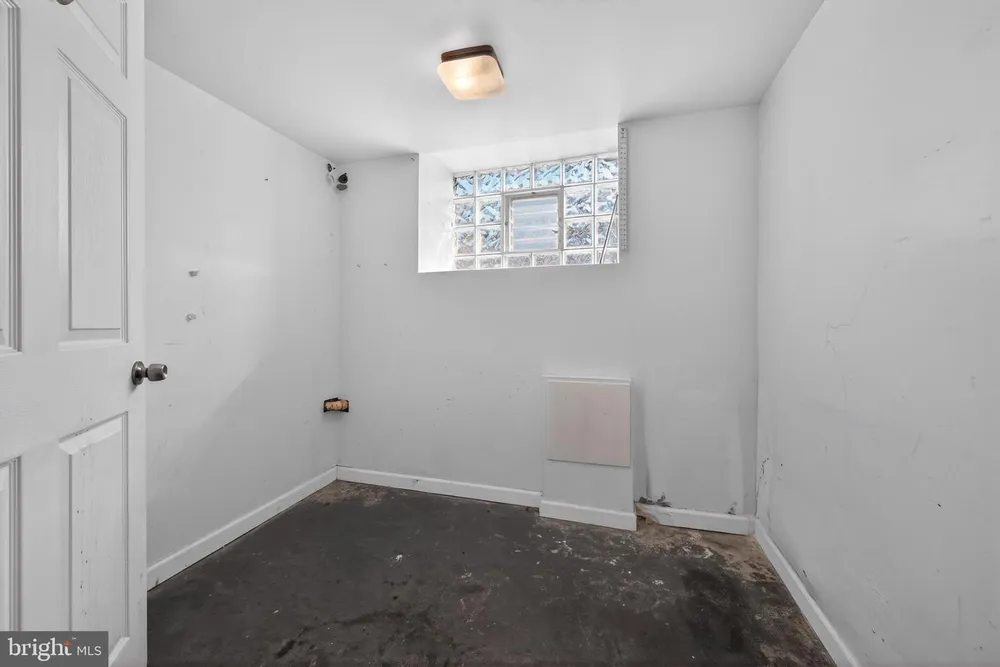 5918 Malta St, Philadelphia, PA 19120