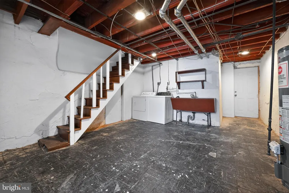 5918 Malta St, Philadelphia, PA 19120