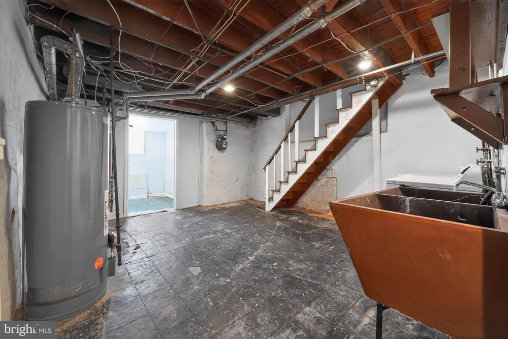 5918 Malta St, Philadelphia, PA 19120