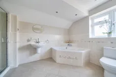 Ouseley Road, Wraysbury, TW19 photo 6