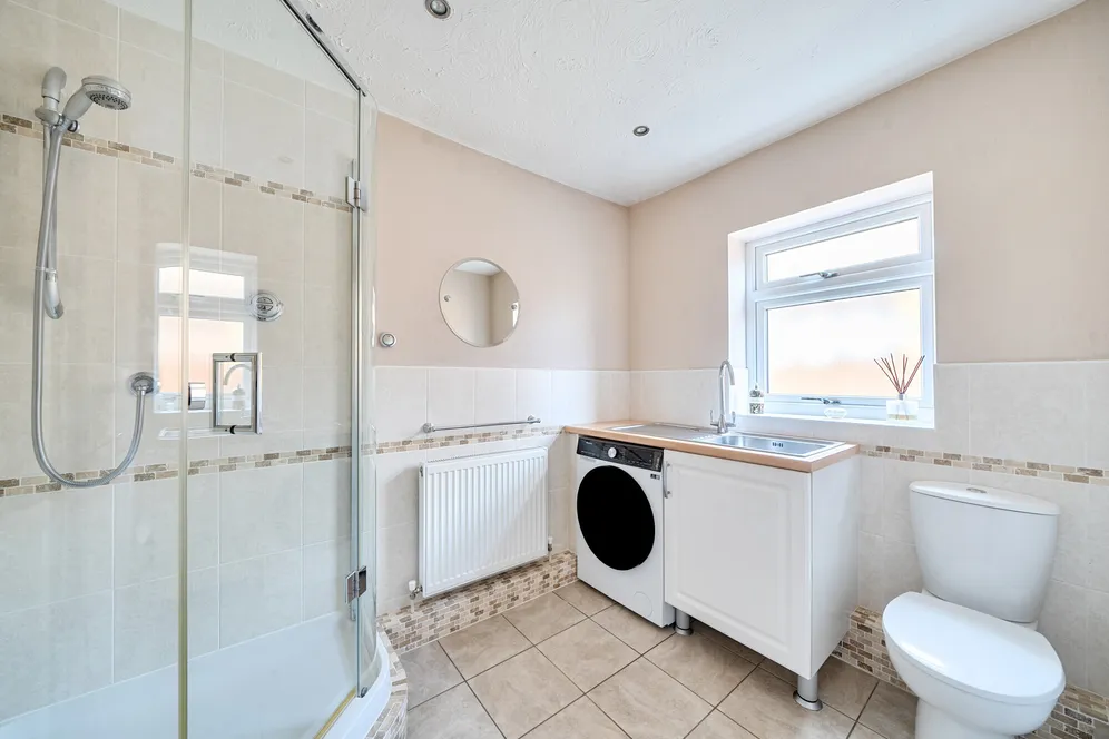 Ouseley Road, Wraysbury, TW19 photo 13