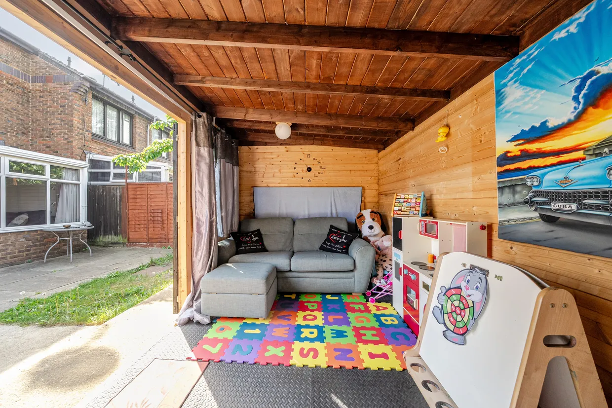 Gateway, Weybridge, KT13 photo 5
