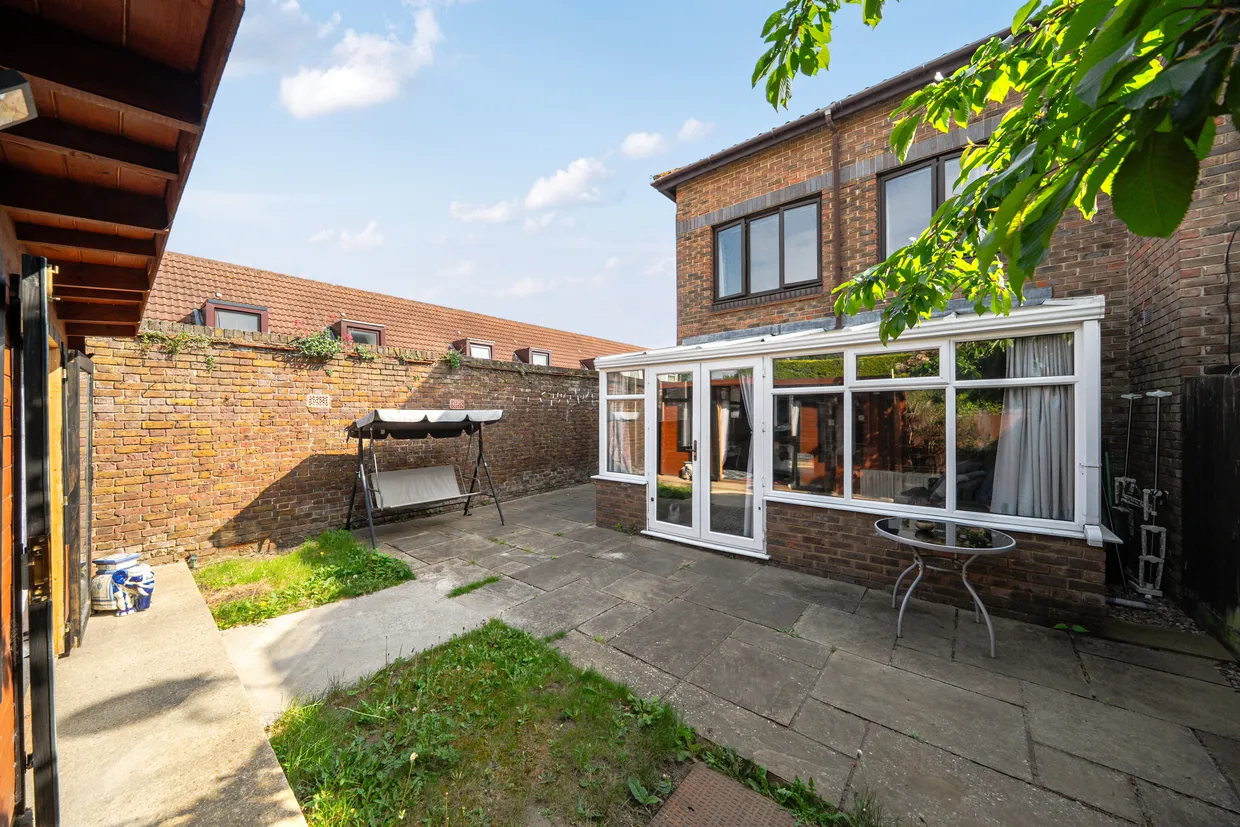 Gateway, Weybridge, KT13 photo 6