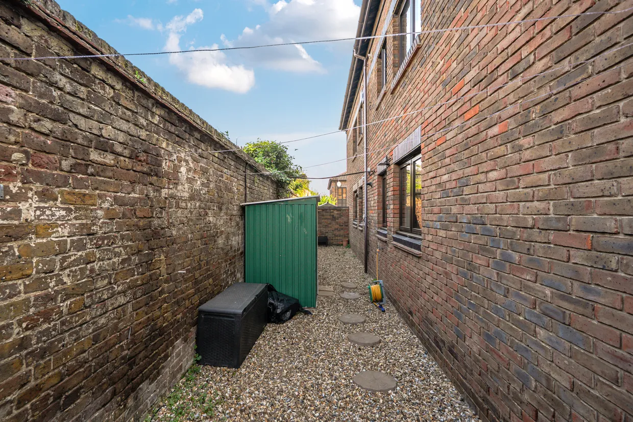 Gateway, Weybridge, KT13 photo 9