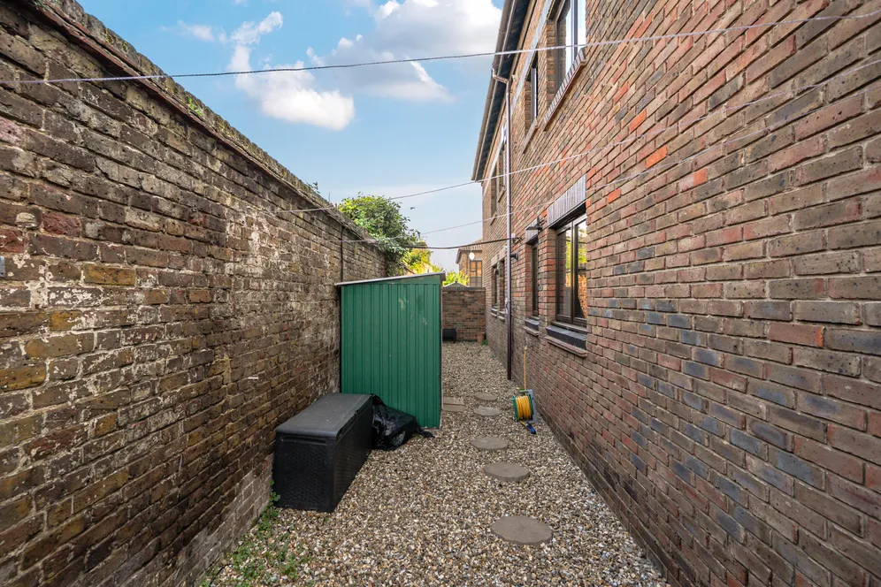 Gateway, Weybridge, KT13 photo 9