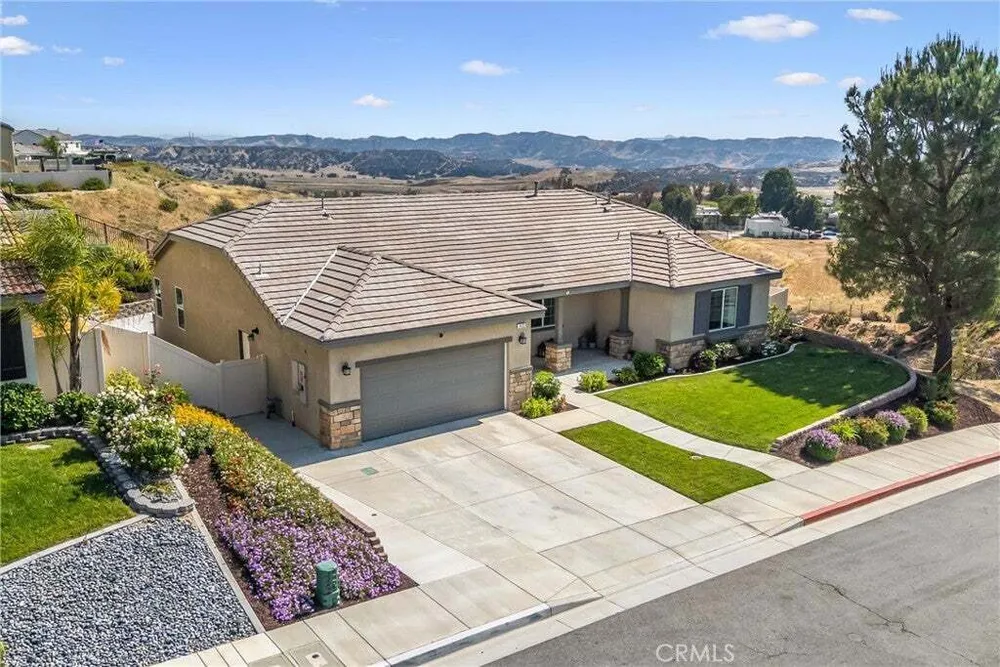 402 Buena Mesa Dr, Calimesa, CA 92320