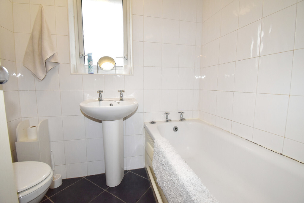 Flowerdale Drive, Coventry Image 9