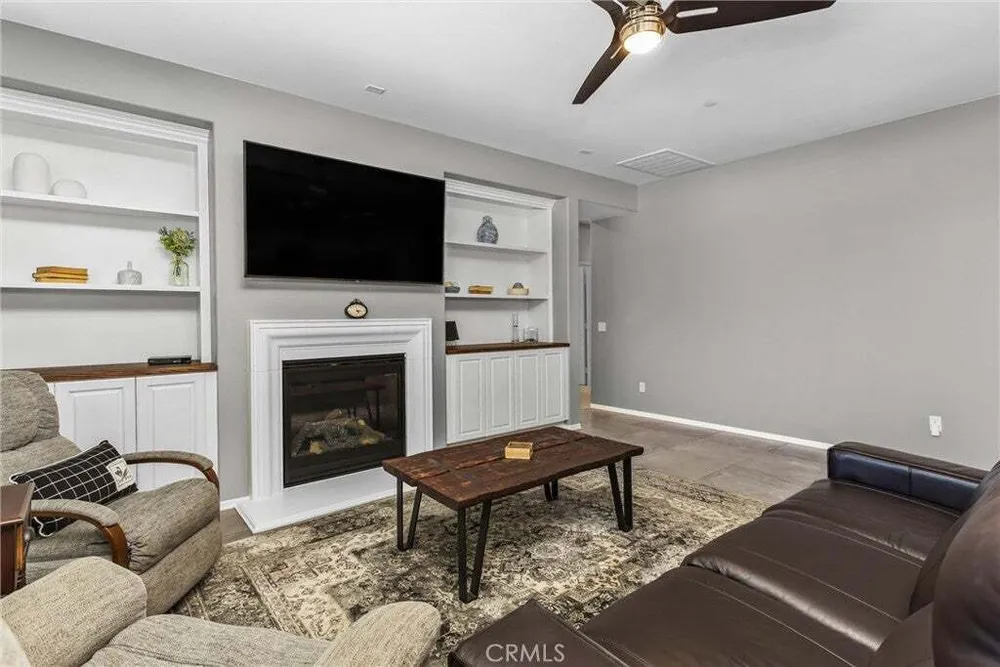 402 Buena Mesa Dr, Calimesa, CA 92320