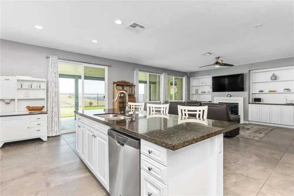 402 Buena Mesa Dr, Calimesa, CA 92320